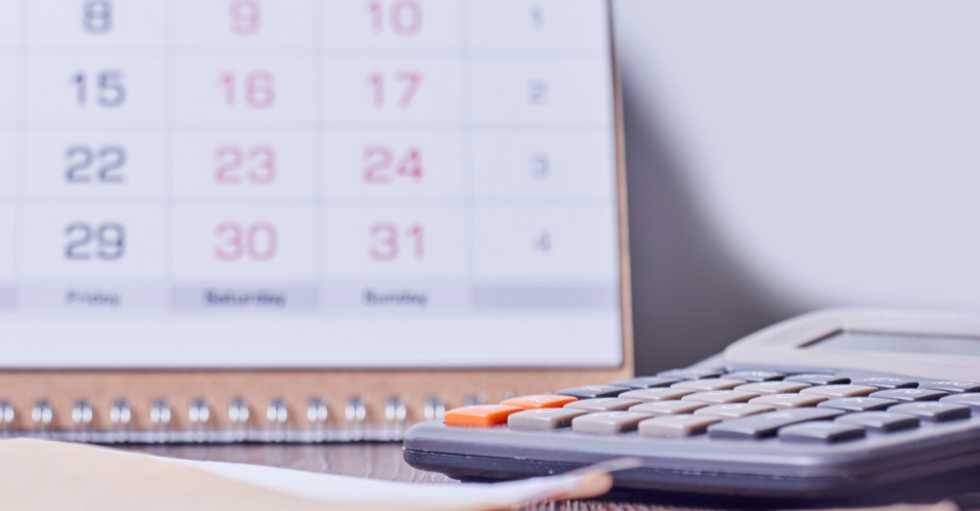 Choosing Between a Calendar Tax Year and a Fiscal Tax Year